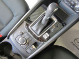 最近、採用車両が増えている電動パーキング。簡単操作で安心!アクセル離してもブレーキを保持する、オートホールド機能付き!