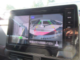 車を上から見下ろしているかのような映像で周囲の状況を確認できるアラウンドビューモニター。狭い駐車場や駐車が苦手な方でも安心。