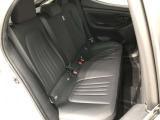 【後部座席】も当然、綺麗・清潔に仕上げております。内装の綺麗なお車は気持ちが良いですし、コンディションのいい車が多いです。これもオススメの1台です。