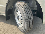 純正ホイールを装着しております。車両に関してのご質問は、スタッフまでお気軽にお問合せ下さい!TEL:0439-88-6662