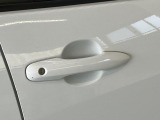 品質へのこだわり!フロアマットやシートなど車内をキレイに清掃し、ニオイや汚れなどを徹底的にクリーニングしてもらっております。室内はピカピカです☆