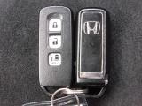 Hondaスマートキーシステムは、携帯しているだけでエンジンの始動、ドアの施錠や解錠、ボタン操作でも施錠や解錠、スライドドアの開閉操作もできる便利な機能が満載です!