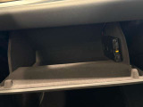 グローブボックスにETC車載器を搭載しております。