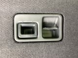 荷室側からの後席シートの前後操作も楽々です。