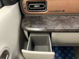 【助手席ドリンクホルダー】使いやすさに配慮したドリンクホルダー