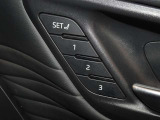 運転席のパワーシートは3名様分までメモリー機能付きです。