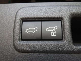 パワーバックドアを装備しています。バックドアを運転席からも開閉できます、便利ですよ。
