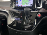 操作が簡単なシフトレバーですのでストレスなく運転が出来ますよ!