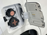 【充電ポート】充電ポートの上部が普通充電、下部が急速充電となります!