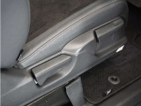 ◆シートハイトアジャスター◆運転席を上下に高さ調節ができます!運転ポジションを体格に合わせてシート調整できます。