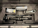 ラゲージの下にはジャッキや応急パンク修理セットが備わっています