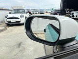 ドアミラーにはLEDウインカーが埋め込まれており、対向車からの視認性を高めております。