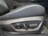パワーシート搭載。微妙な調整が手軽にでき、ピッタリの最適なポジションで運転することが可能です。