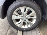 純正アルミホイールです。足元が引き立つので、車全体のイメージがアップしますよ!