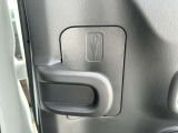 ☆お車についた傷やヘコミ、事故の修理もハヤシにお任せください。自社鈑金工場で修理ができますの安心です☆