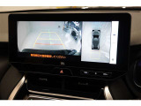 パノラミックビューモニター付きです。車両を上から見たような映像をディスプレイオーディオ画面に表示。運転席からの目視だけでは見にくい、車両周辺の状況をリアルタイムでしっかり確認できます。