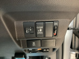 助手席側パワースライドドアです。リモコンや運転席のスイッチ操作で楽々自動開閉。