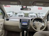 視界広々で運転しやすいインパネ