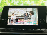 停車時にテレビを視聴可能。移動時間のお供に、エンターテイメントをお楽しみいただけます。