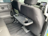 運転席側シートバックテーブル付いてます♪