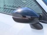 【LEDドアミラーウインカー】ドアミラーにウィンカーが付いているので、周りの車がウインカーやハザードに気付きやすくなります。右左折時や車線変更時の事故を防ぎ、安全に走行できます。
