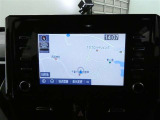【ディスプレイオーディオ】・・・大型ディスプレイに各種オーディオ機能(AM/FMチューナー、Bluetooth対応)とスマートフォン連携機能を搭載。