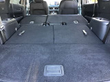 後部座席を倒すとかなりの広さがあり大きな荷物もラクラク積めますよ!