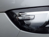 LEDヘッドランプは自然に近い色で、夜間の運転時や天候の悪い時にキレイに照らしてくれます。