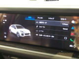 フルHD解像度の12.3インチタッチスクリーンディスプレイ