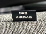 車両側方からの衝撃を緩和するSRSサイドエアバッグ(運転席/助手席)に加えて,SRSカーテンシールドエアバックも標準装備