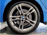 【BMWアロイホイル】軽量かつ強度に拘ったアロイホイル。走行性能ポテンシャルを引き出す設計。車の足元を引き締めてくれる大きなポイントはアロイホイルです。