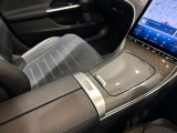 メルセデス・ベンツの定める厳しい基準をクリアしたお車のみをご案内させて頂きます。納車前整備はメーカー規定に基づき100項目以上にも及ぶ点検を熟練のメカニックによって行いご納車させて頂きます。