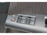 【運転席内ドア 】ミラー操作やウィンドウ開閉スイッチはドライバー目線で配置され、快適な操作性を実現!