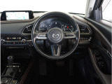 【運転席】最適なドライビングポジションでドライブをお楽しみください。