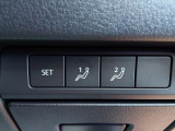運転席にはメモリー機能付きの電動シートを採用しています。
