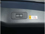 パワーバックドア装備!リヤゲートのスイッチを押すだけでバックドアが閉まります!運転席周りからも開閉の操作ができます♪