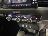 車内の温度を快適に調整するオートエアコンが装備されております。