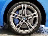【BMWアロイホイル】軽量かつ強度に拘ったアロイホイル。走行性能ポテンシャルを引き出す設計。車の足元を引き締めてくれる大きなポイントはアロイホイルです。