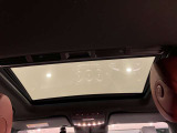 メルセデス・ベンツの定める厳しい基準をクリアしたお車のみをご案内させて頂きます。納車前整備はメーカー規定に基づき100項目以上にも及ぶ点検を熟練のメカニックによって行いご納車させて頂きます。