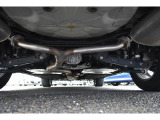 車両後方からの下回りです。マフラー防錆塗装や下回り防錆施工等も可能でございます。