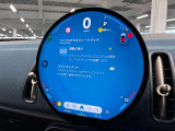 デジタルスピードメーター、航空機のコックピット操作箇所と同じ配色で目が疲れにくいように設計されてます。