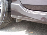 右サイドスポイラーにご覧のようなキズがございますので、現車でのご確認を宜しくお願いいたします。