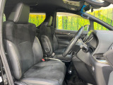 運転席シート廻りは使用感も少なく、良好な状態となっています。前オーナー様が丁寧に使っていたことがよくわかりますね。