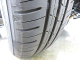 「155/65R14」サイズのタイヤが装着されています。