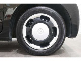 純正のホイールカバーが足元を飾ります!タイヤサイズは155/65R14 になります。