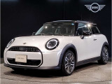 【BMWの伝統】BMWのお車は、&ldquo;駆け抜ける歓び&rdquo;を意識し、走行の安定性とコーナリングの良さを追求し、思い通りにハンドルの操作可能です。