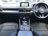 広々とした視界で運転も快適。勿論、安心、安全なSRSエアバックシステム運転席&助手席付
