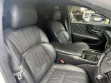 足元もゆったりとしていますので、長時間の運転を快適にサポートしてくれます。