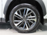 純正のアルミホイール装着車です。タイヤサイズは225/50R18です。