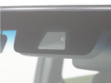 ◆Honda SENSING◆ カメラ等装置で精度の高い検知能力を発揮、安全運転を支援します。ステアリング上のコントローラーに注目!